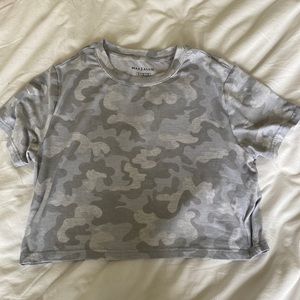 Cropped camo tee